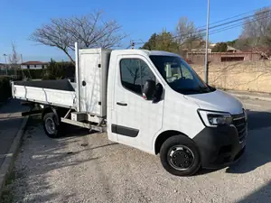 Renault Master Benne en location à Velaux, vue trois quarts avant